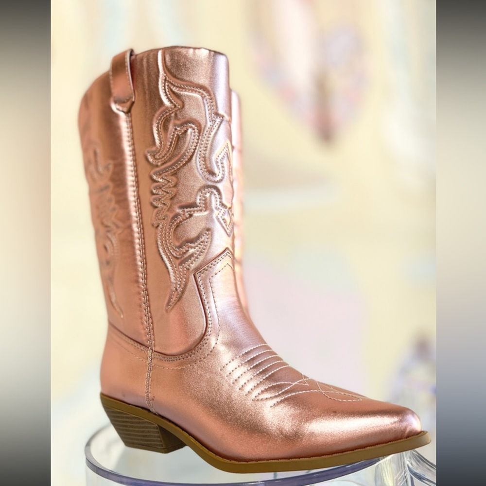 Soda NWT Pink Metallic Western Boots - Size 8-1/2
